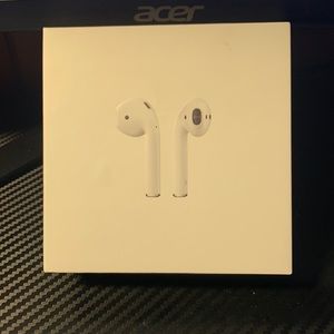 Apple AirPods First Generation Lightly Used